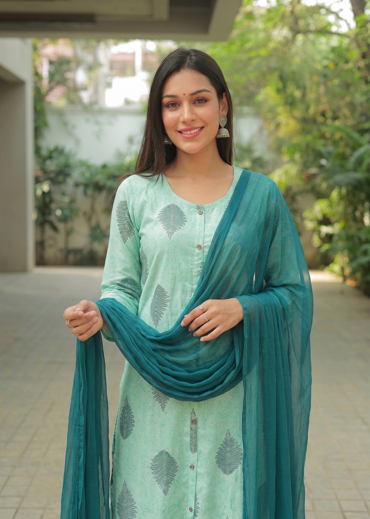 Mint green printed kurta set – leaf print close-up