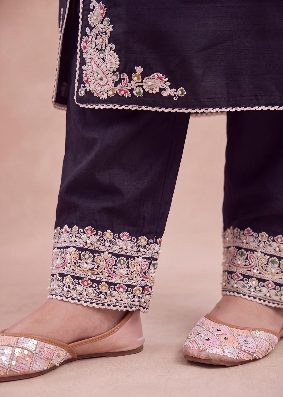 Black Dola Silk Heavy Embroidered Kurta Set with Chiffon Dupatta – hem embroidery close-up