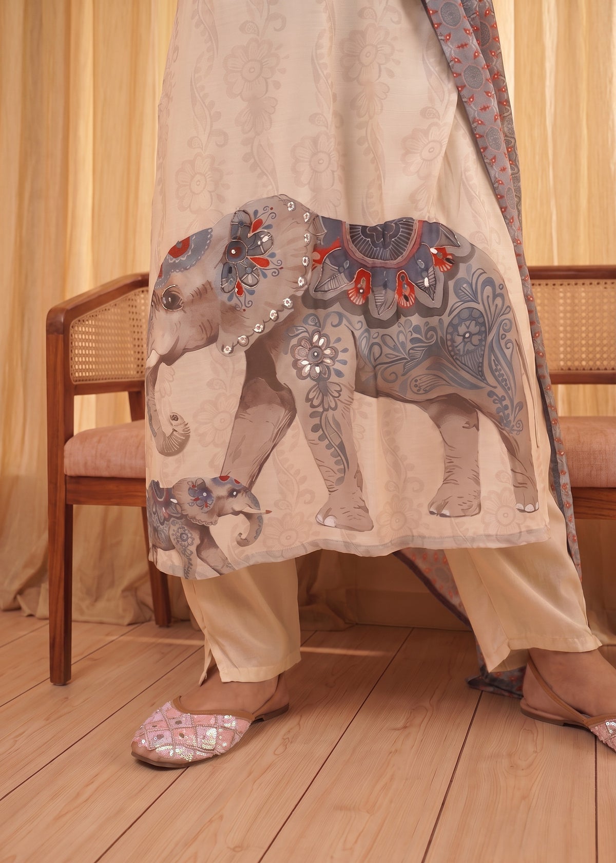 Ivory Muslin Elephant Print Kurta Set with Dupatta – hem detail