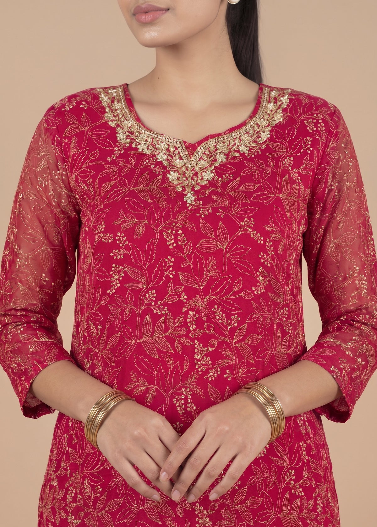 Pink kurta set with gold accents – neckline close-up